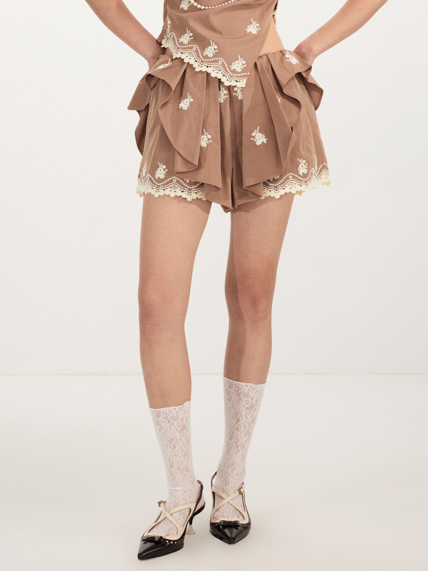 FAME flower embroidery deconstruction shorts fake two slacks