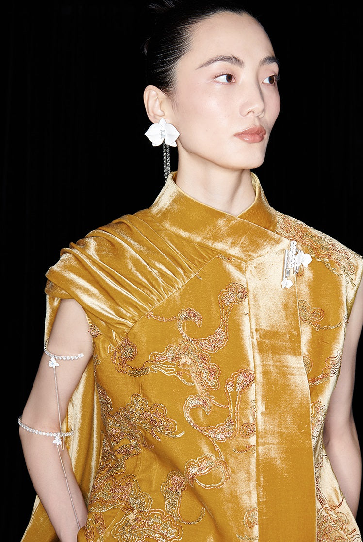 M essential Marquette designer Juyi velvet drape structure slim side vest - STREAM.