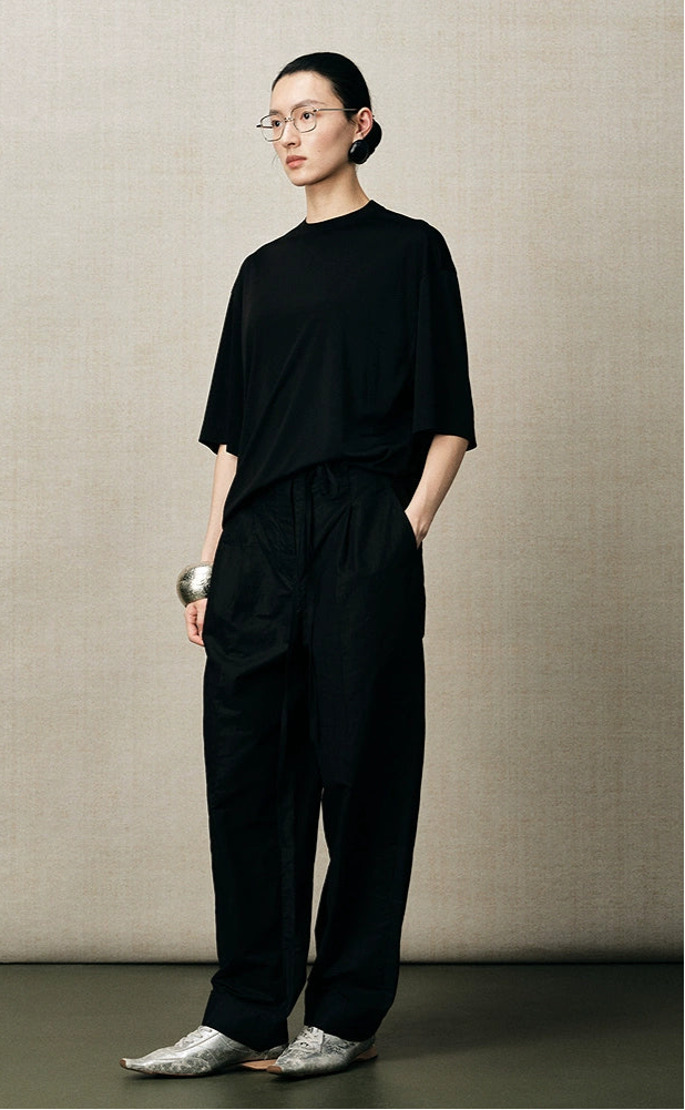 ZHUCHONGYUN black minimalist crew neck loose mid-sleeve top-IEJI.