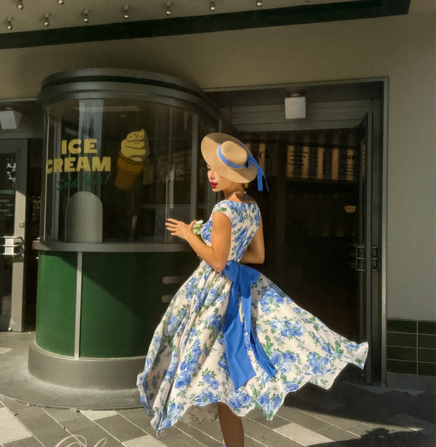 Le Palais Vintage elegant silk floral dress with a huge hem-KOTORI.