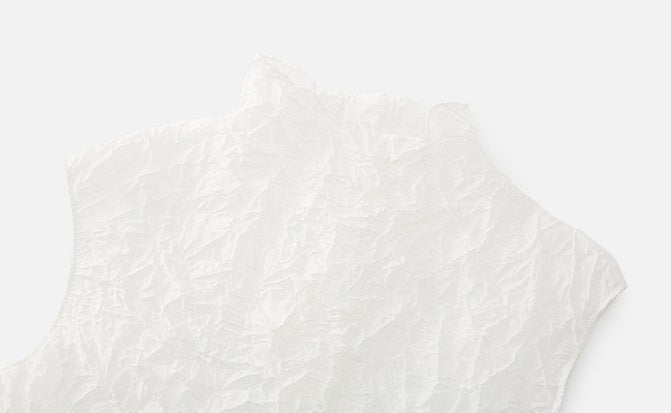 ZHUCHONGYUN white sleeveless turtleneck light and wrinkled top--MEIKO.
