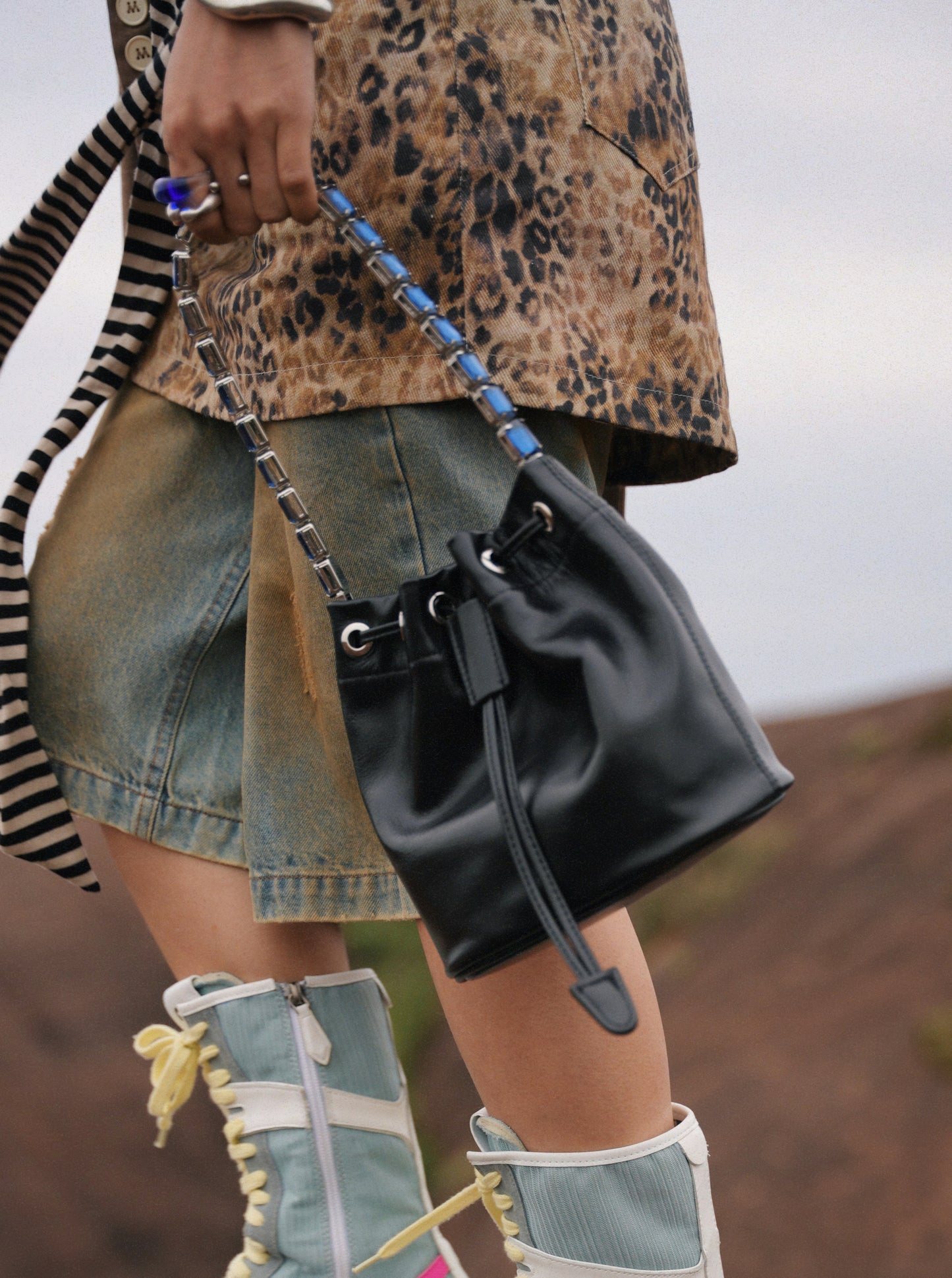 IUBALLET diamond-encrusted chain bucket bag - PRETTY.