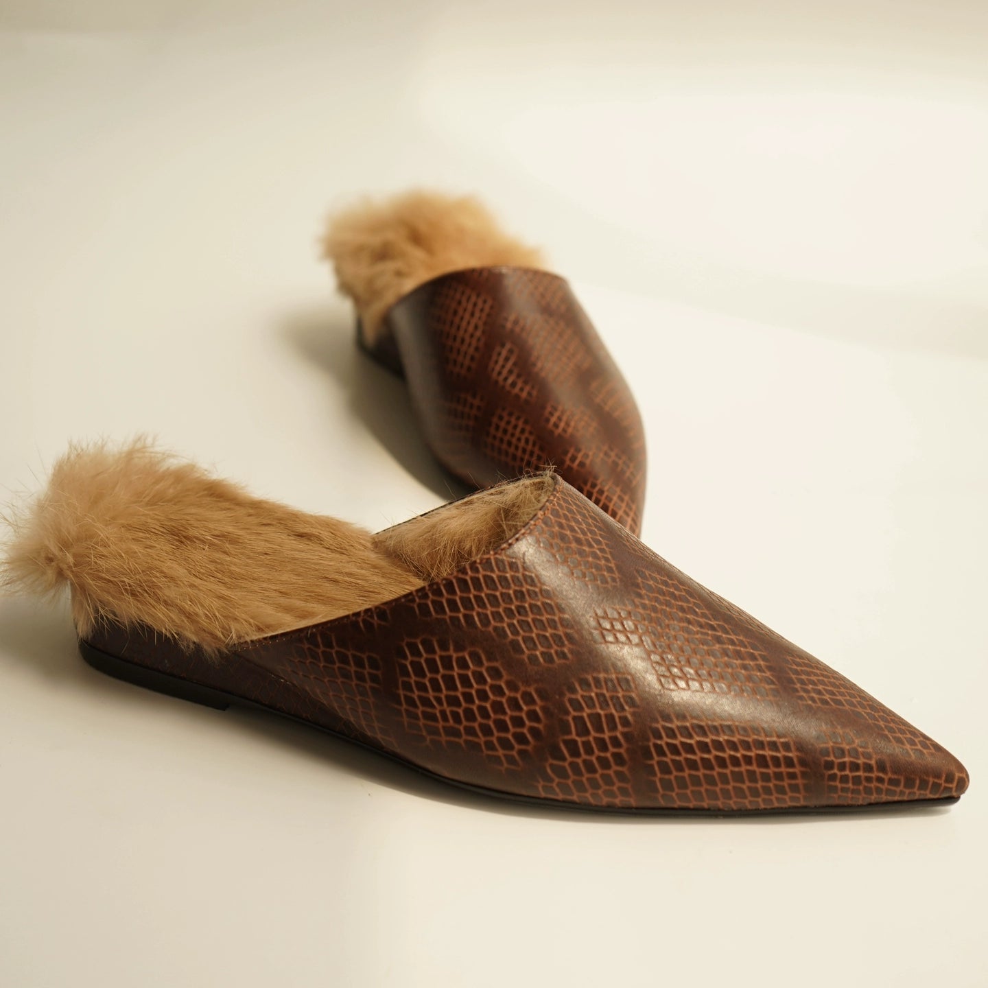B-FEI pointed toe fur shoes-MARU.