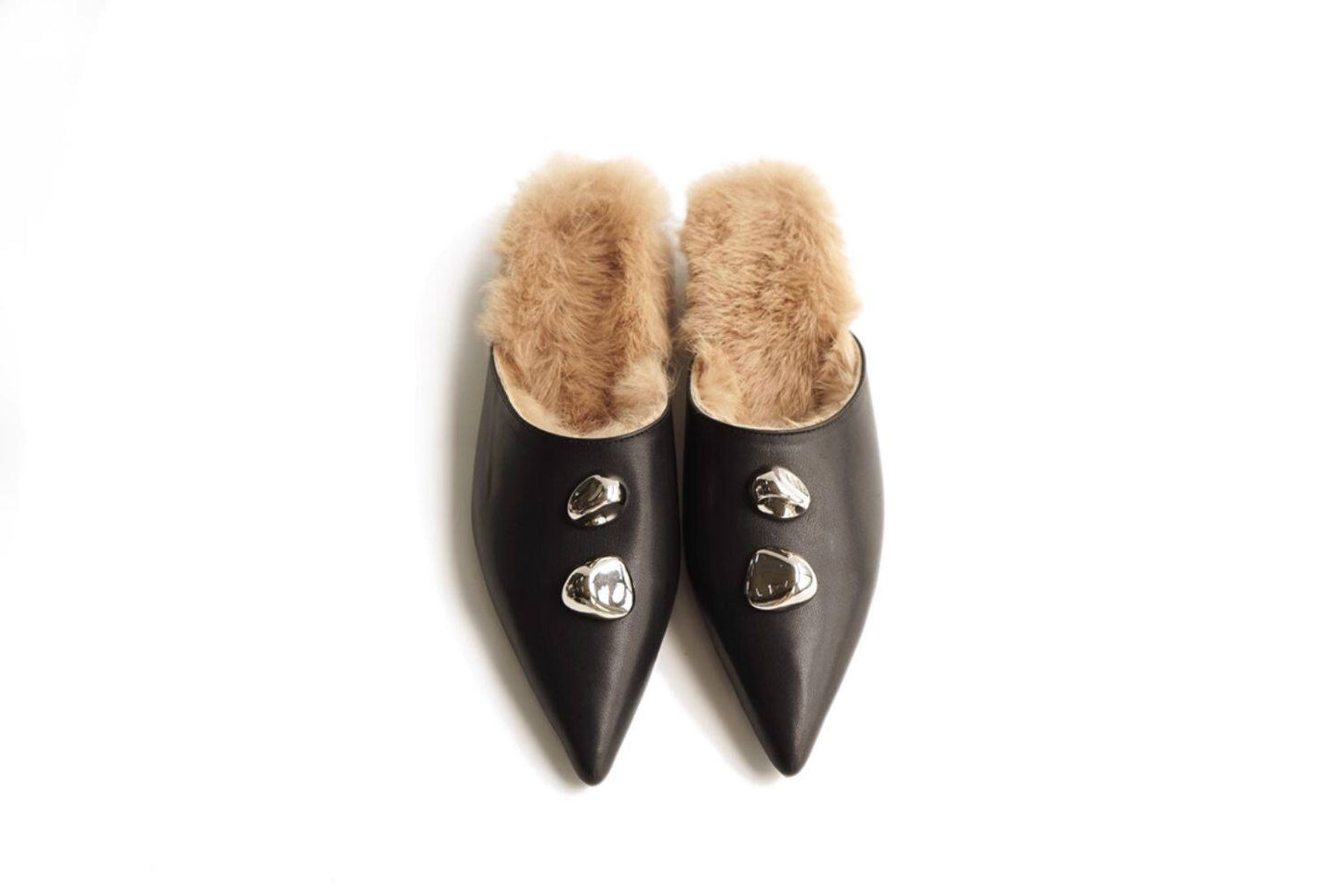 B-FEI black leather single shoe with metal buckle.