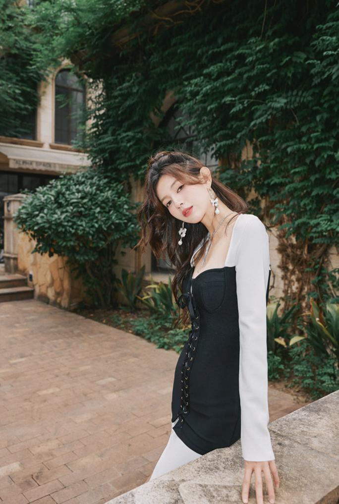 DOLLY Elegant Black and White Square Collar Long Sleeves Slim Fit Dinner Dress-MISA