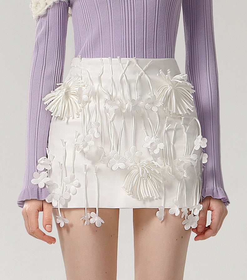 CHECOCRE Stylish Three-dimensional Handmade Flower White Hip Slim Short  Skirt - VEX