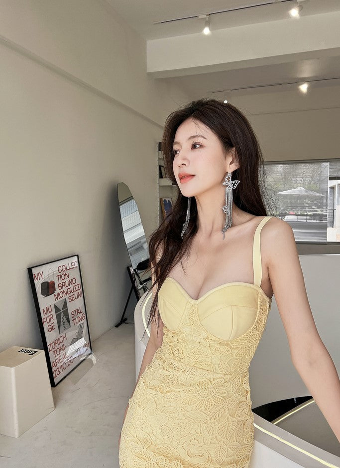 DOLLY Luxury Yellow V-Neck Sleeveless Slim Fit Lace Suspender Dress-TANYA