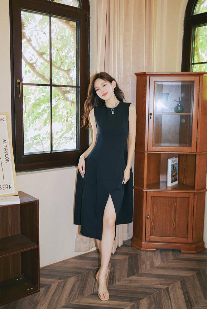 DOLLY Black Retro Style Crew Neck Sleeveless Slim Fit Midi Slit Office Dress-SIOBHAN