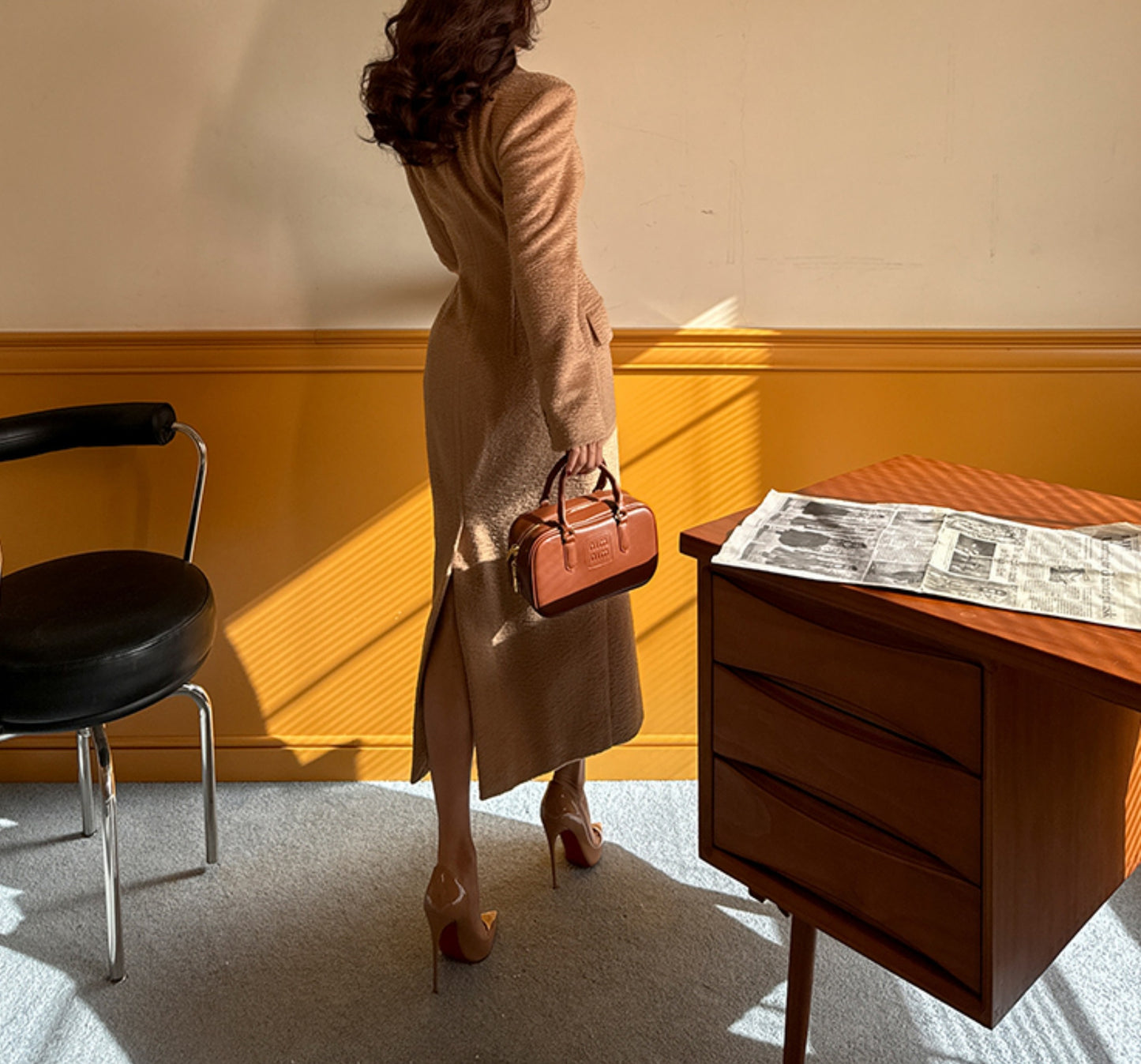 Le Palais Vintage Luxury Beige Suit Collar Long Sleeve Straight Long Winter Coat-KIKE.