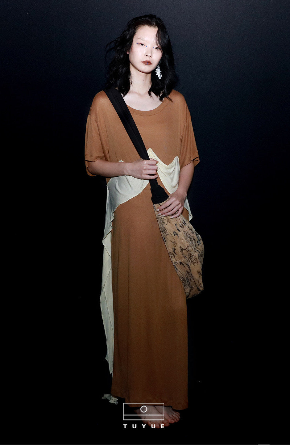TUYUE brown crew neck loose draped design short sleeve dress - BROWN.