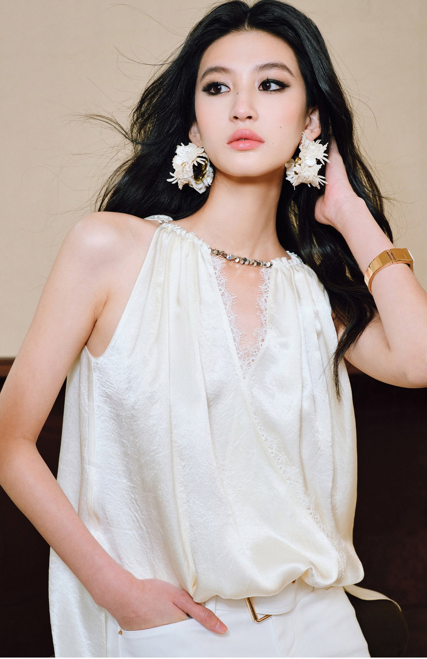 WANGXO|Lace-Trimmed Metal Chain Halterneck V-Neck Pleated Top with Delicate Texture -AYRA