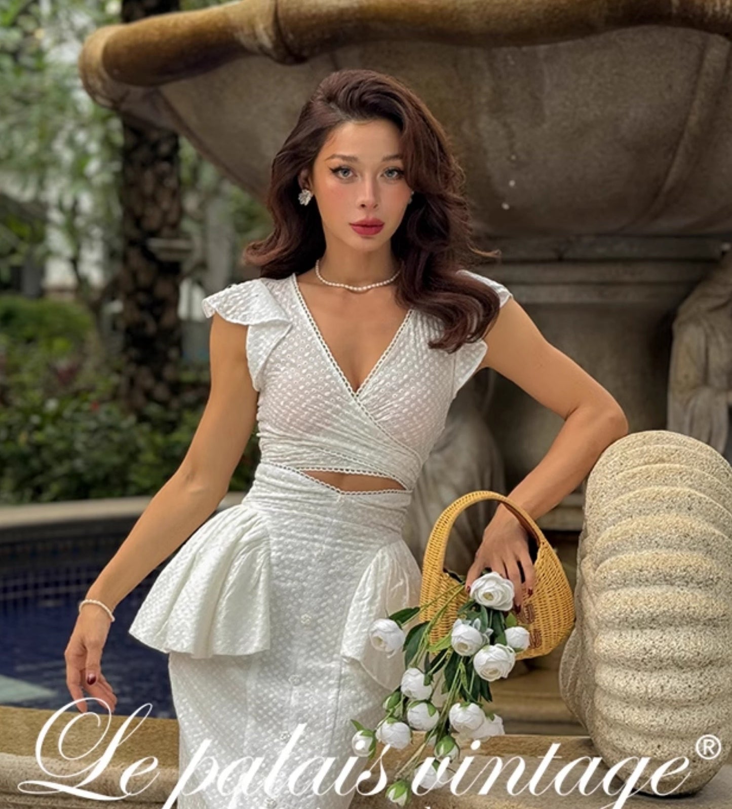 Le Palais Vintage embroidery cotton wrap short top + high-waisted bud skirt-TEE