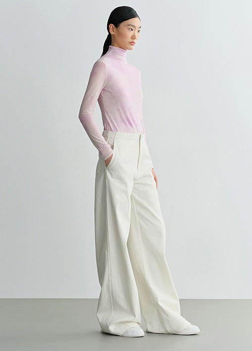 COMME MOI designer Lu Yan wears white denim straight-leg pants - DREAM.