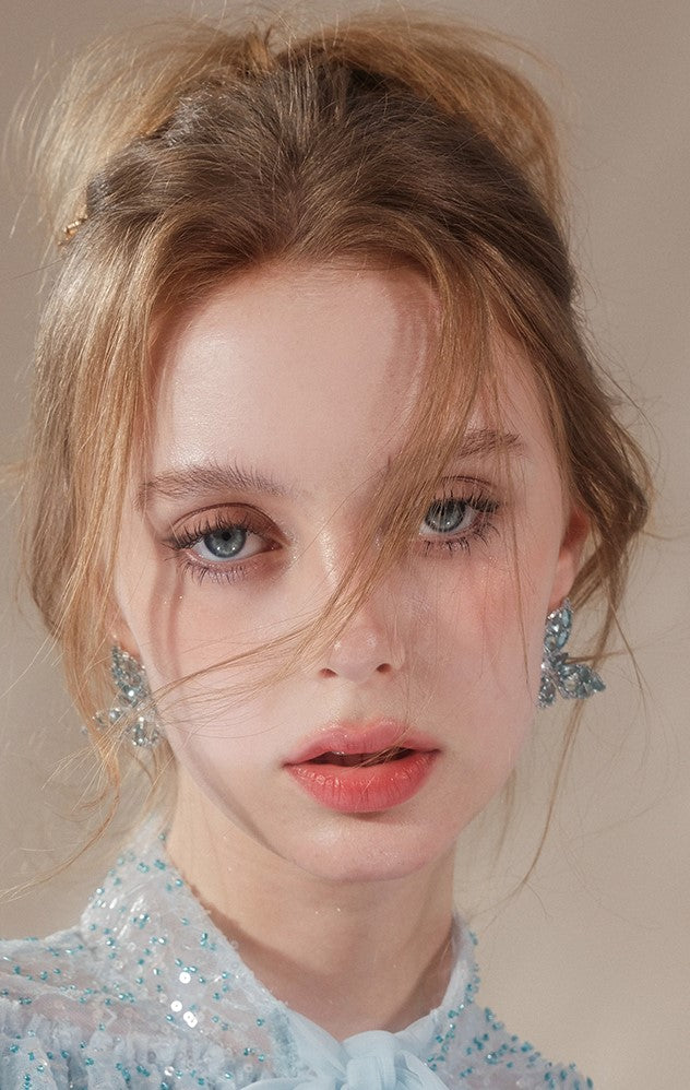 Wardrobes by Chen Light Luxury Sparkling Diamond Butterfly Stud Earrings- Trace