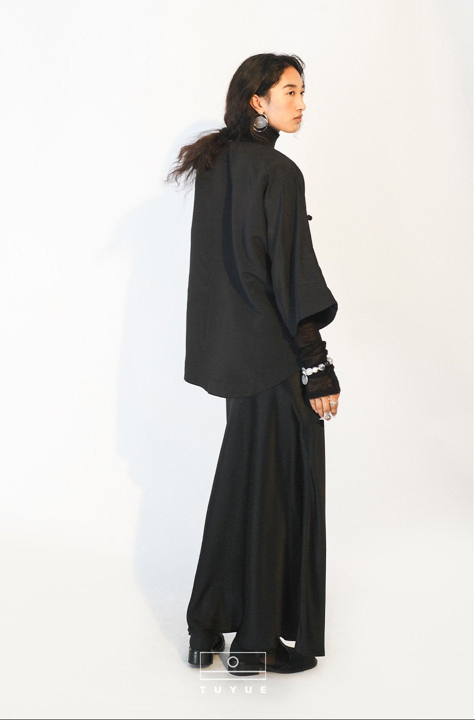 TUYUE Black Handmade Buckle Loose Morning Robe Top - XANDER.
