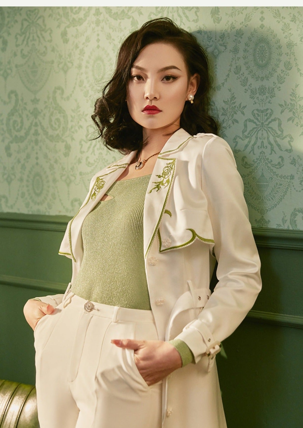 MagicQ white heart-shaped rose embroidery fit versatile mid-length trench coat
