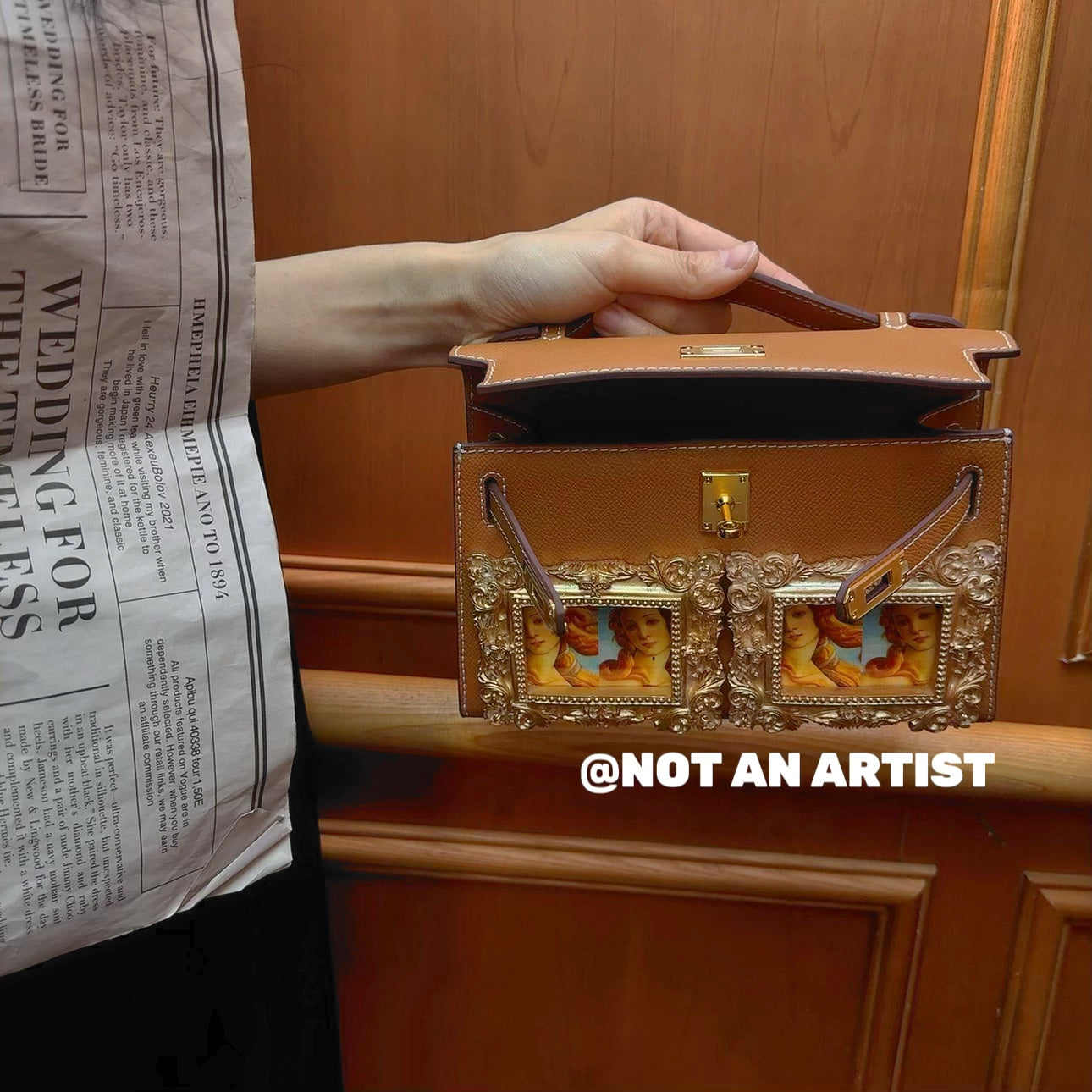 NOT AN ARTIST Botticelli's Venus of the Birth art exhibition-themed clutch bag - GRAVITY