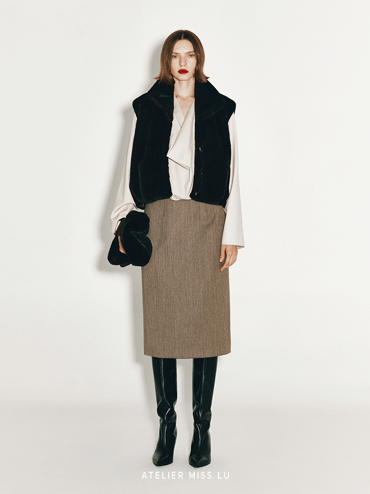 AtelierMissLu  Fall/Winter 2024 Faux Fur Geometric Trapezoidal Wristbag - BOBBY