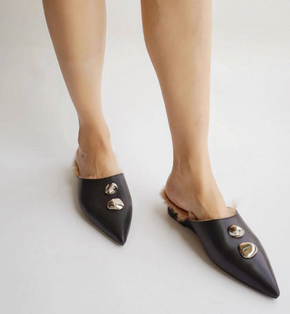 B-FEI black leather single shoe with metal buckle.
