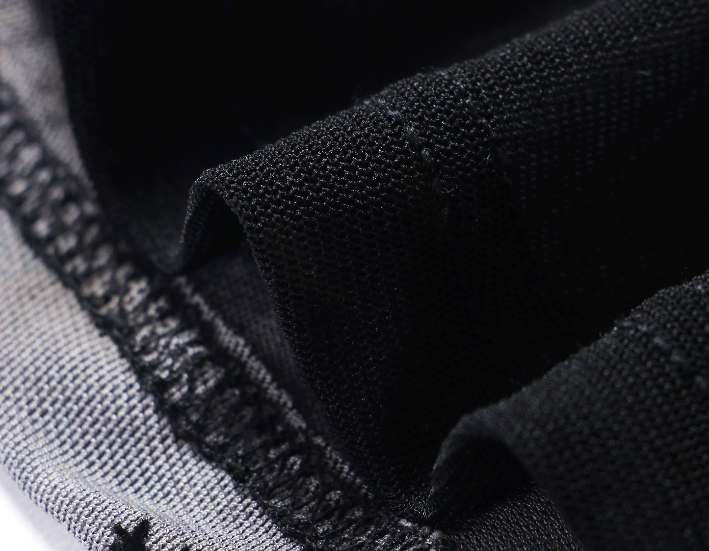 WANGXO| Acetate  Lace-Trimmed Metal Chain Halterneck V-Neck Pleated Top -AYRA.
