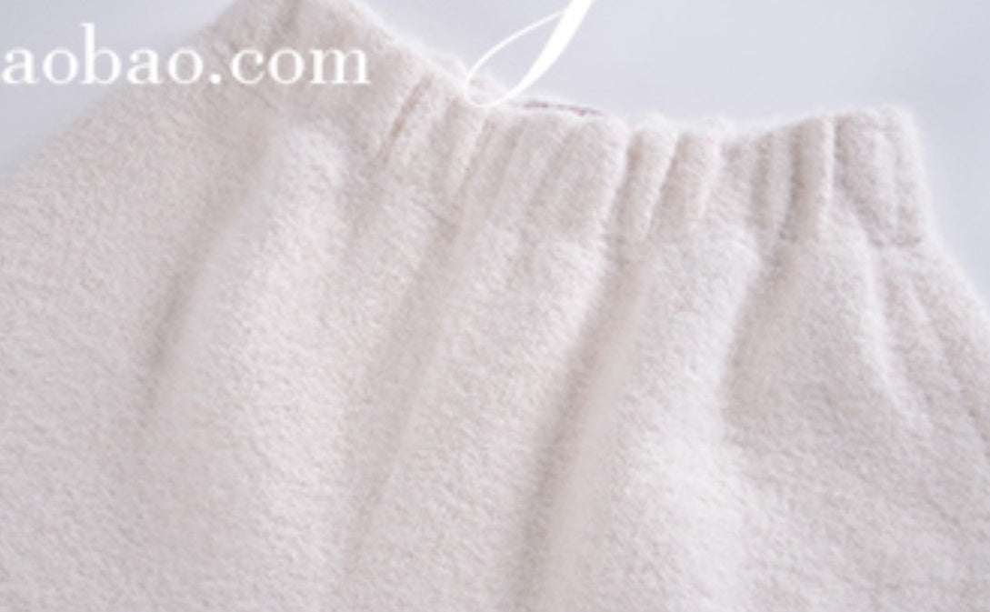 Le Palais Vintage Luxury White Fur Hand bag Plush Vest High Waist Wide-leg Pants Suit-Sonia