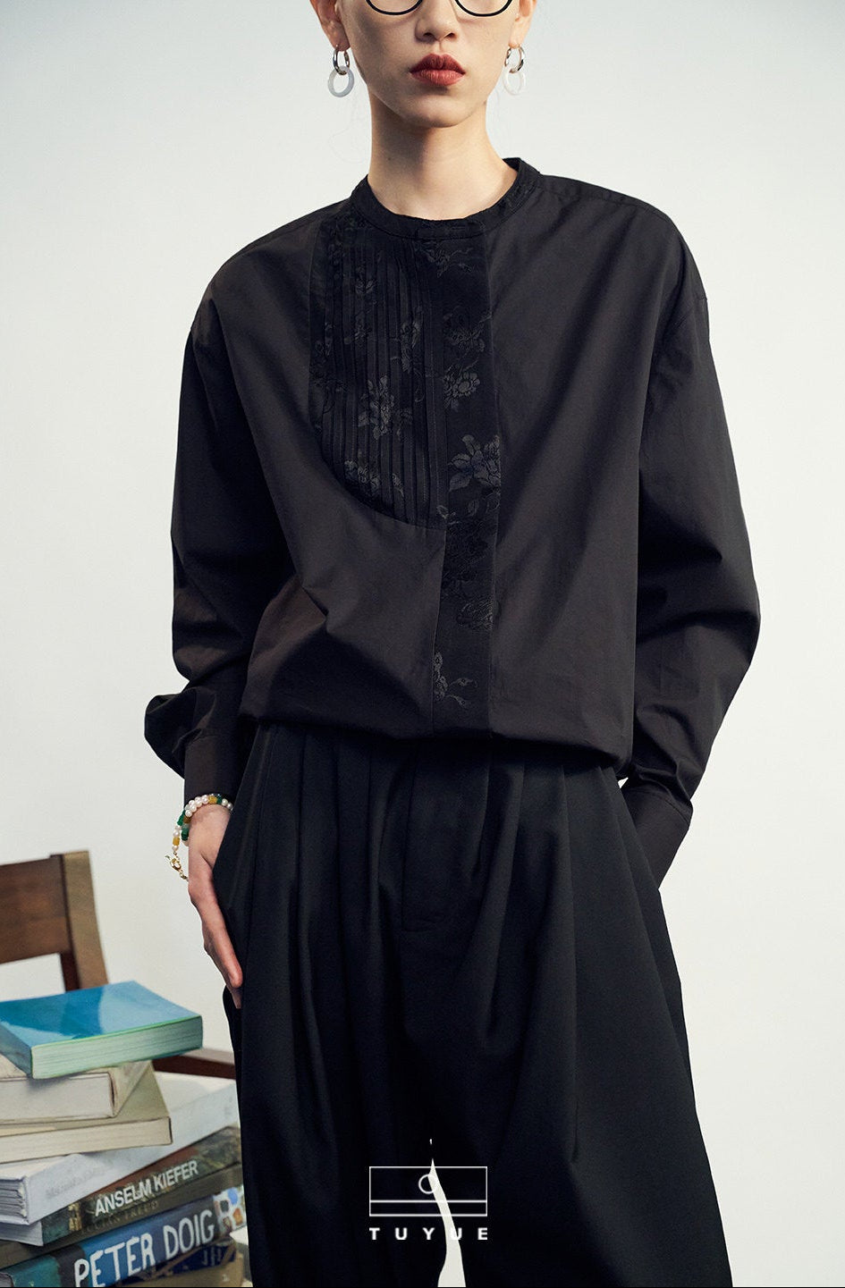 TUYUE Black Weave Organ Pleated Long Sleeve Shirt - ADELE.