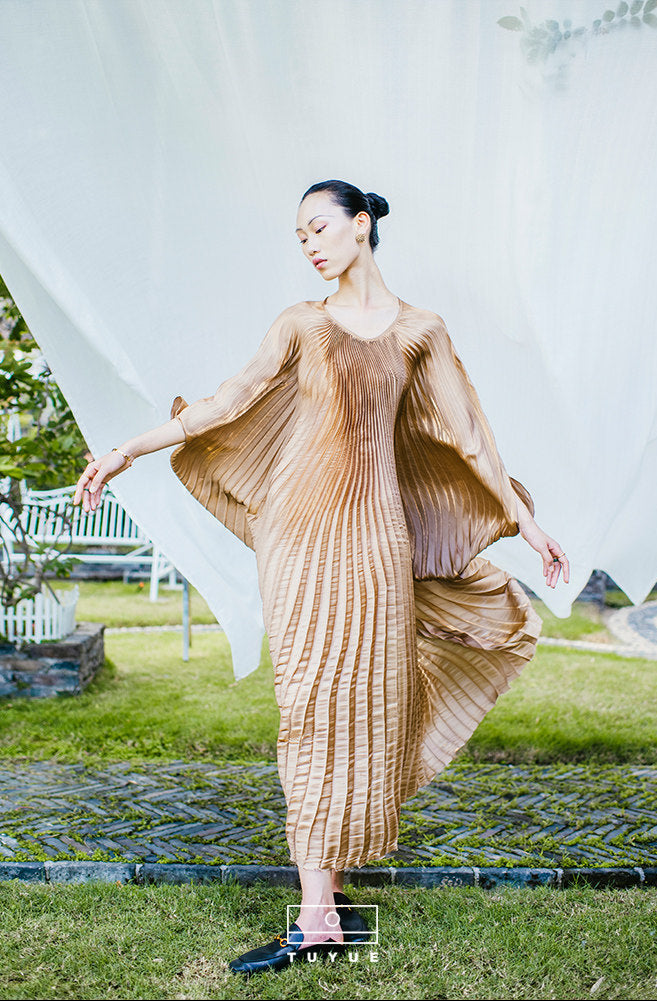 TUYUE one-piece architectural pleated silhouette dress- LOGAN.