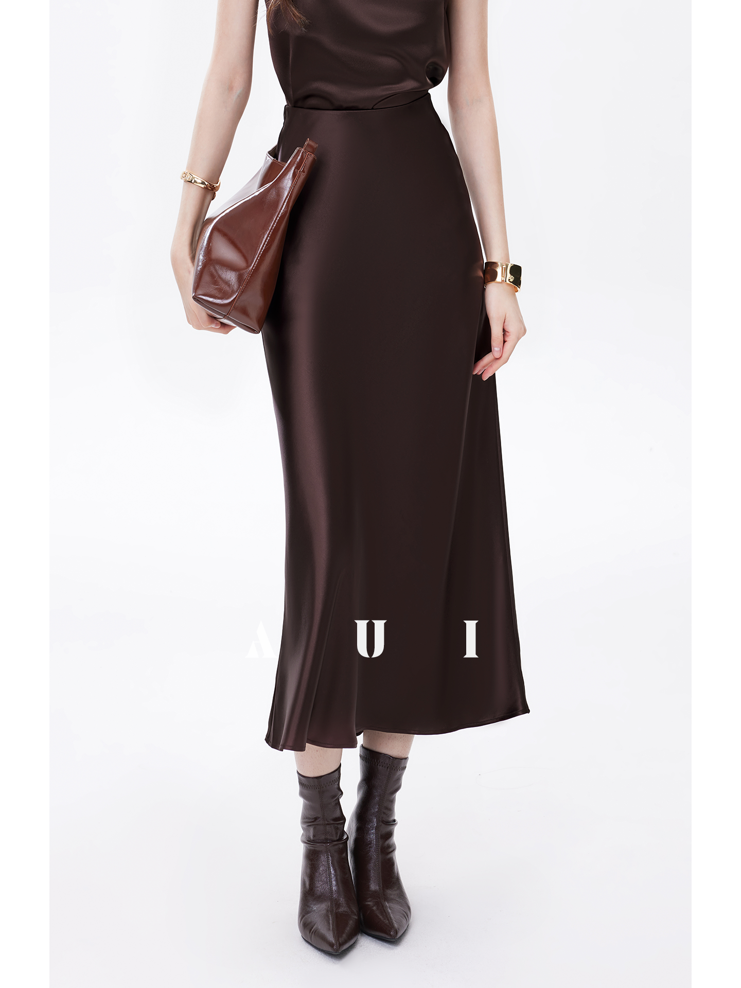AUI Maillard coffee color high-end satin temperament high-waisted hip skirt - Gyeong.