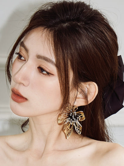 DOLLY Elegant Black and Gold Flower Pattern Clip Chic Earrings-EMELIA