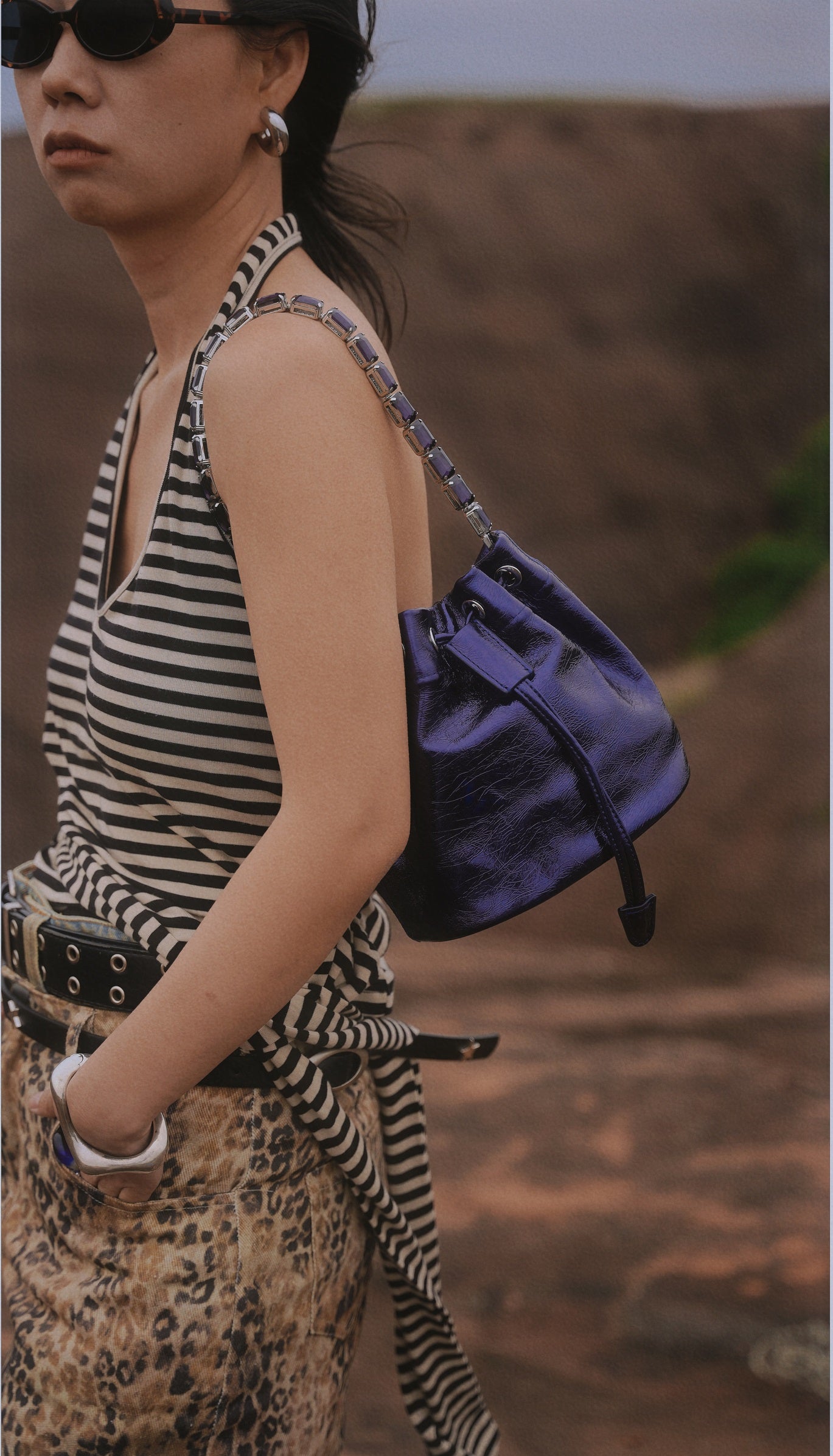 IUBALLET diamond-encrusted chain bucket bag - PRETTY.