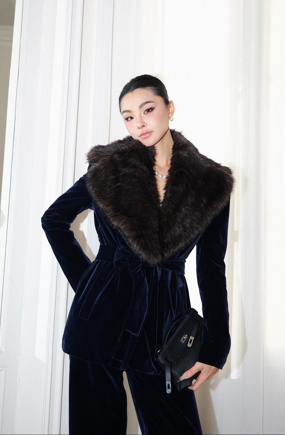 MEI SANGUAN Blue Fur Collar Velvet Suit - LUCAS