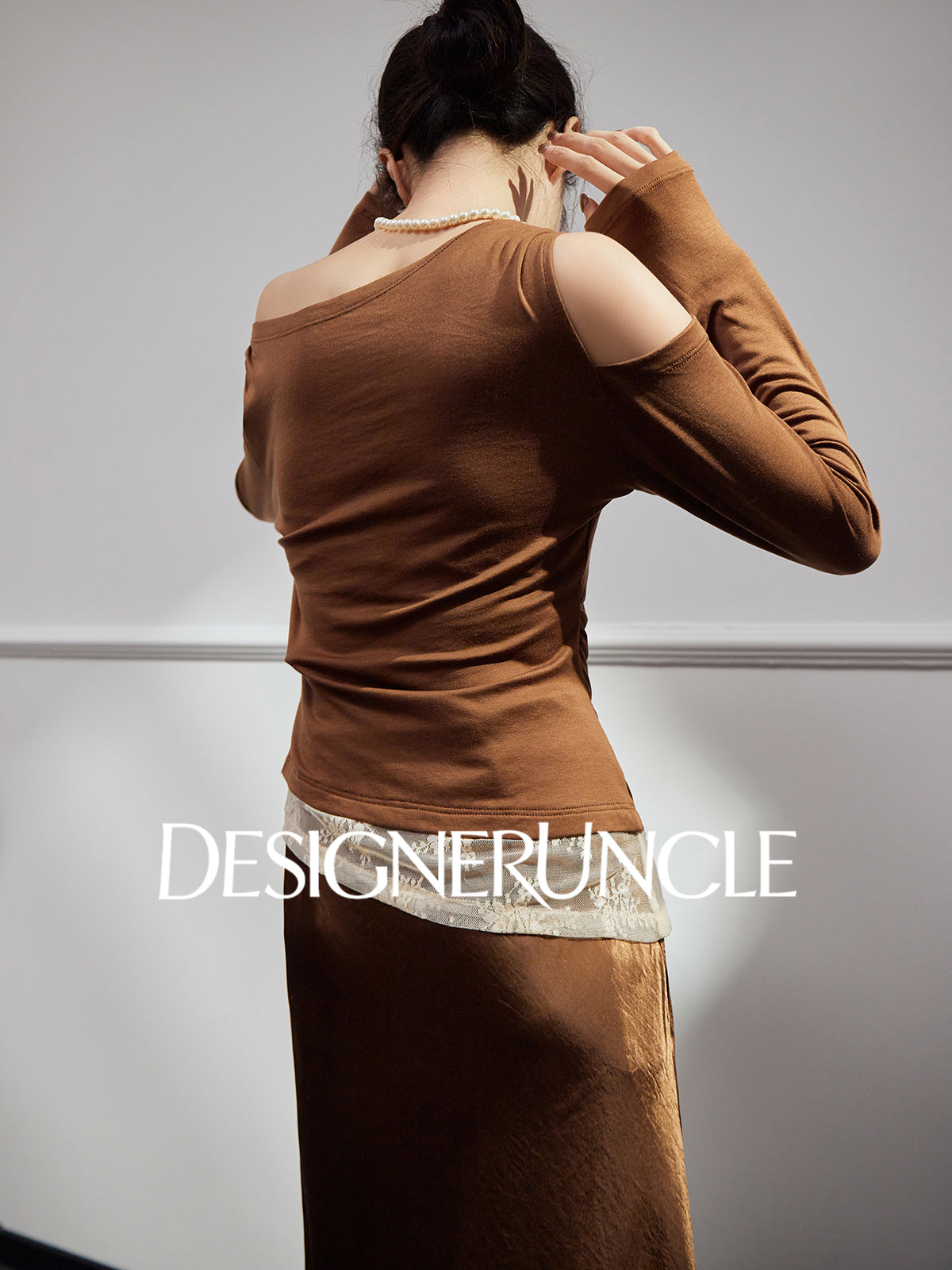 DGU "Twilight Apricot" lace cut-out base commuter versatile slimming top - DEED.