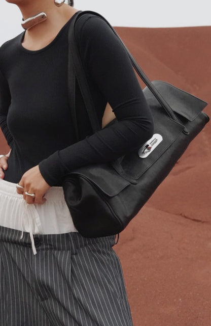 IUBALLET Tanned Leather Shoulder Barrel Bag - SPIRIT.