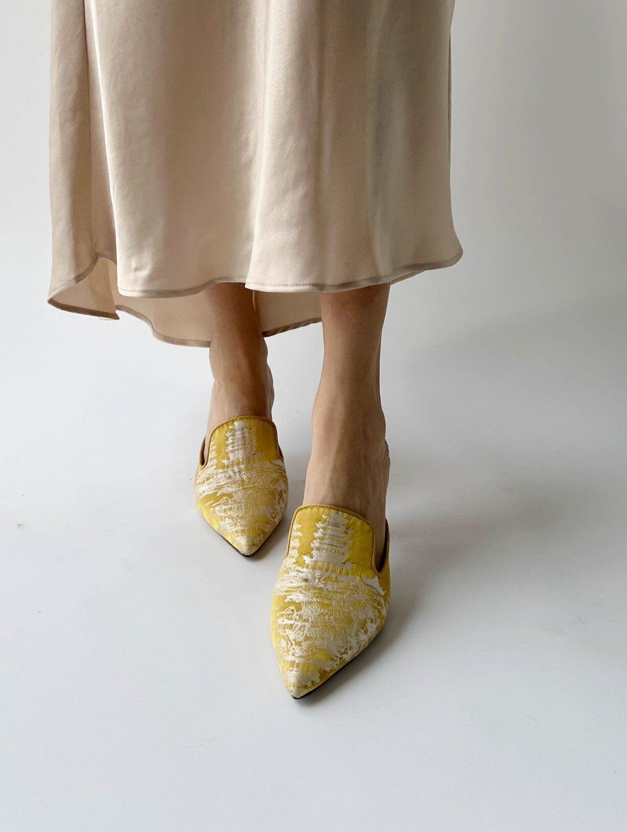 B-FEI Chinese pointed toe embroidered heels- JASON.