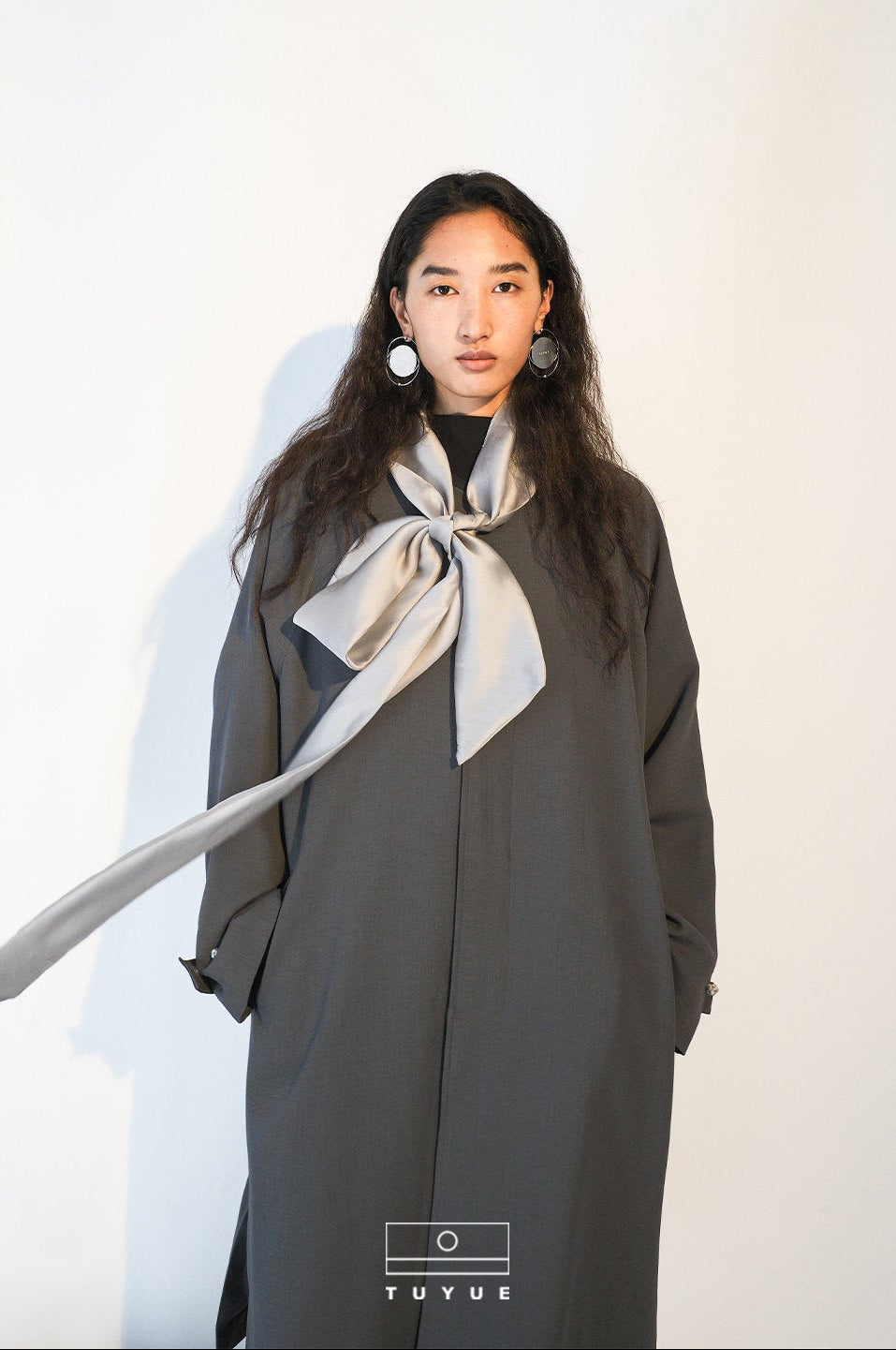TUYUE Grey silhouette silk streamer long trench coat - CHRIS.