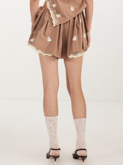 FAME flower embroidery deconstruction shorts fake two slacks