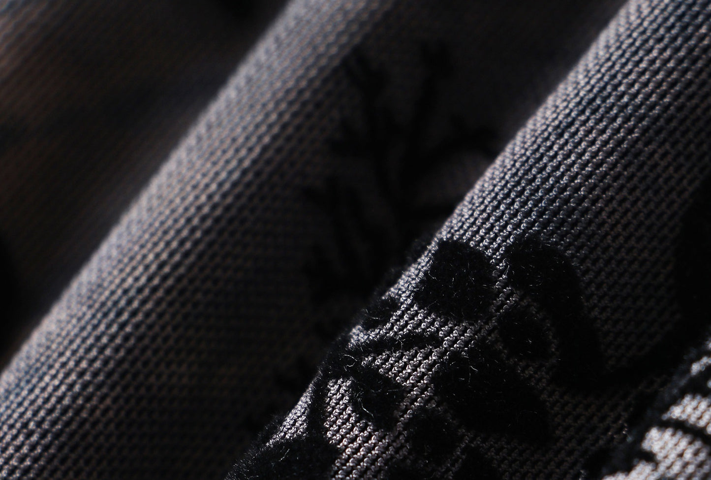 WANGXO| Acetate  Lace-Trimmed Metal Chain Halterneck V-Neck Pleated Top -AYRA.