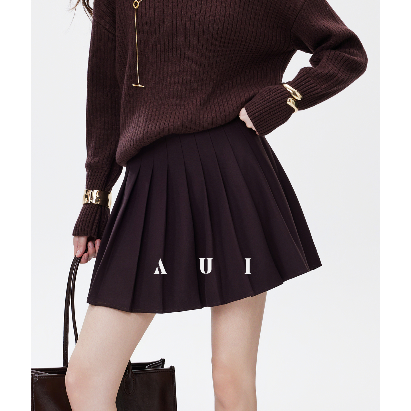 AUI can be seen as a pullover inner knitted sweater and a long-sleeved top -  Chung-Cha