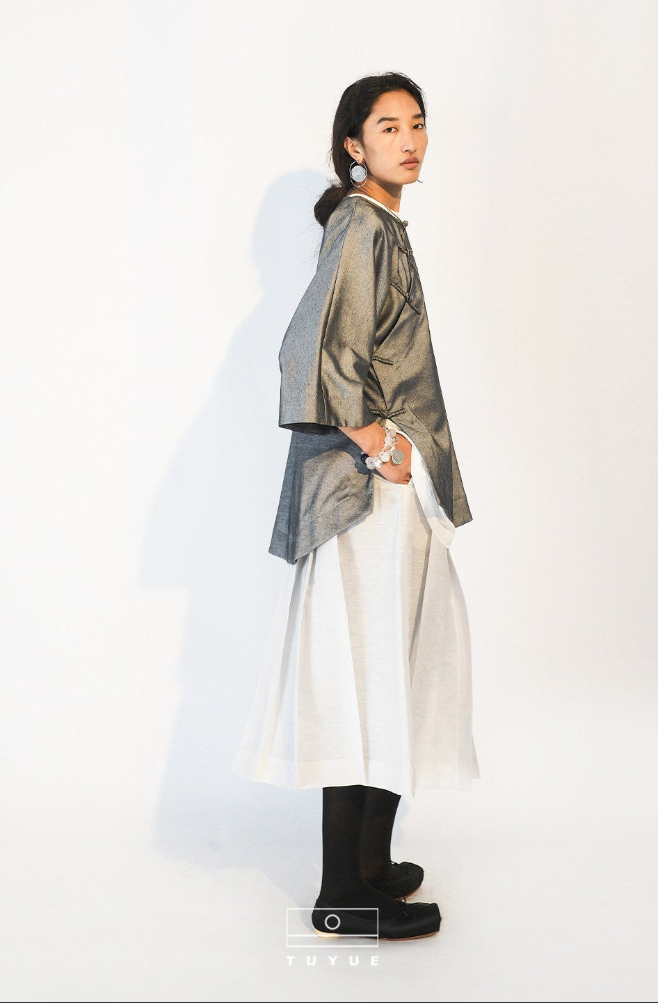 TUYUE Gray handmade buckle coat slanted robe top - CHRISTIAN.