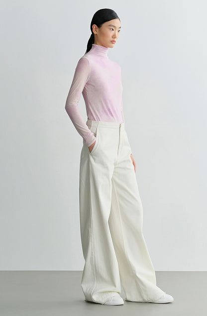 COMME MOI designer Lu Yan wears white denim straight-leg pants - DREAM.