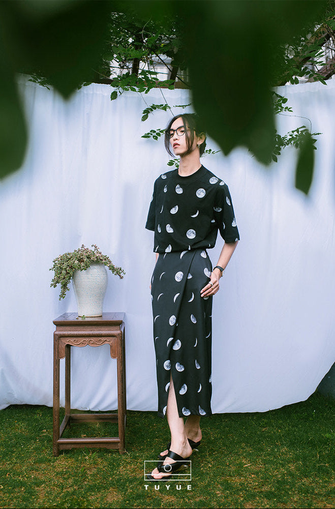 TUYUE moon print black H-shaped slit skirt - JOFREY.