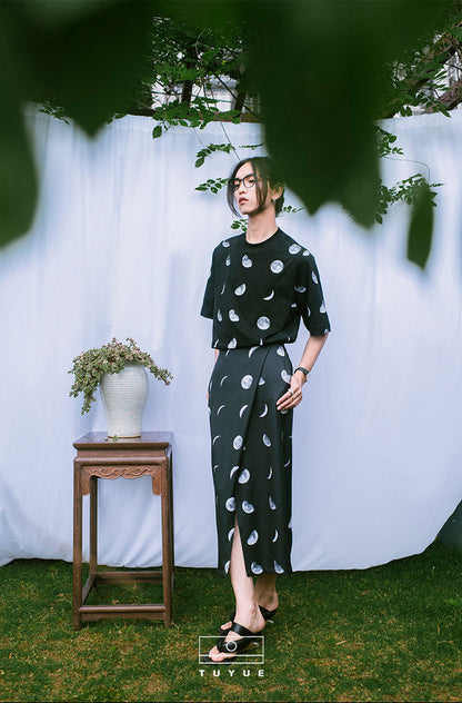 TUYUE moon print black H-shaped slit skirt - JOFREY.