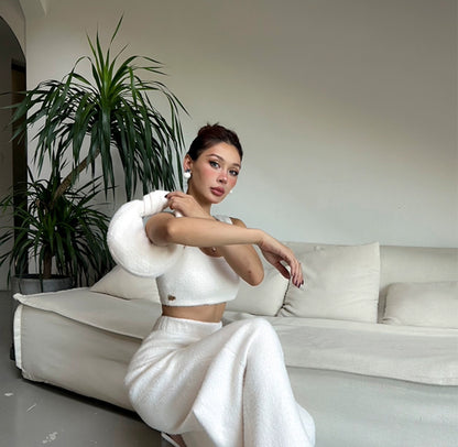 Le Palais Vintage Luxury White Fur Hand bag Plush Vest High Waist Wide-leg Pants Suit-Sonia