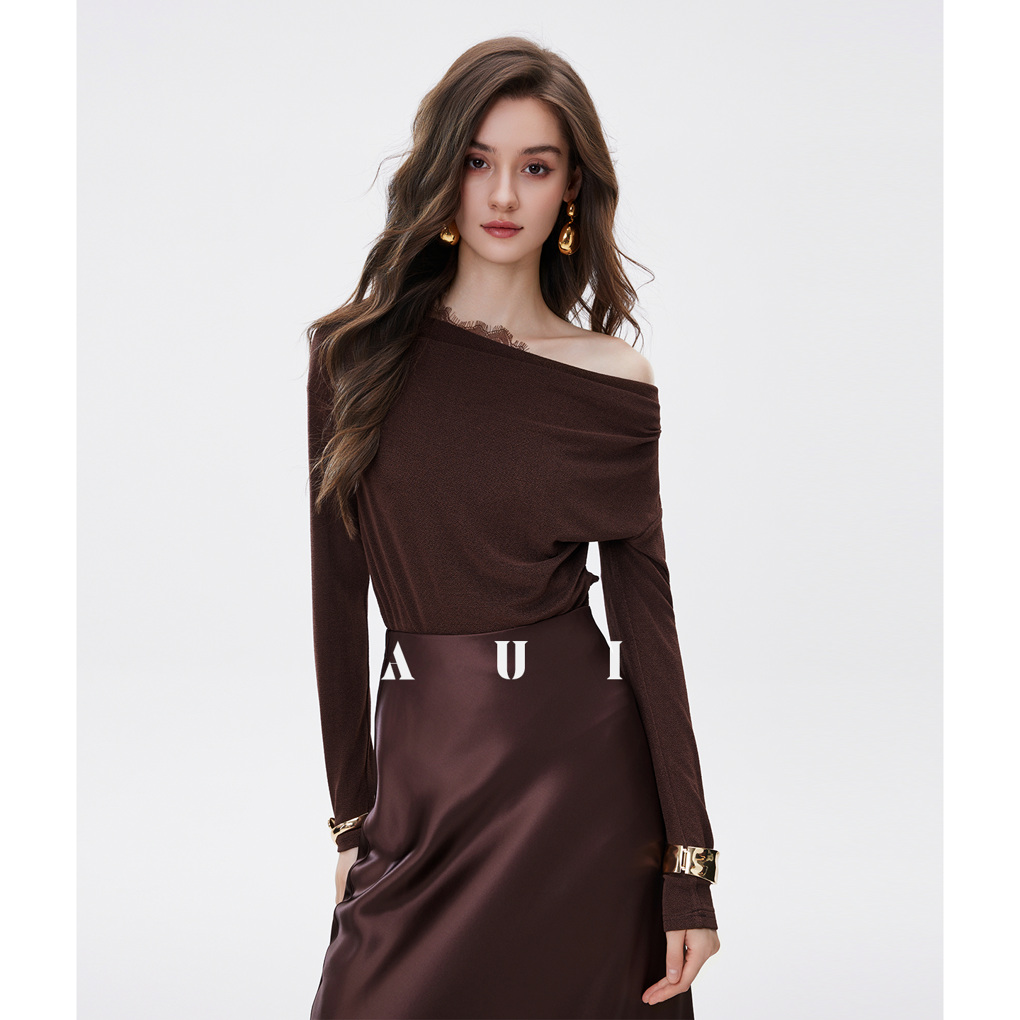 AUI Maillard coffee color high-end satin temperament high-waisted hip skirt - Gyeong.