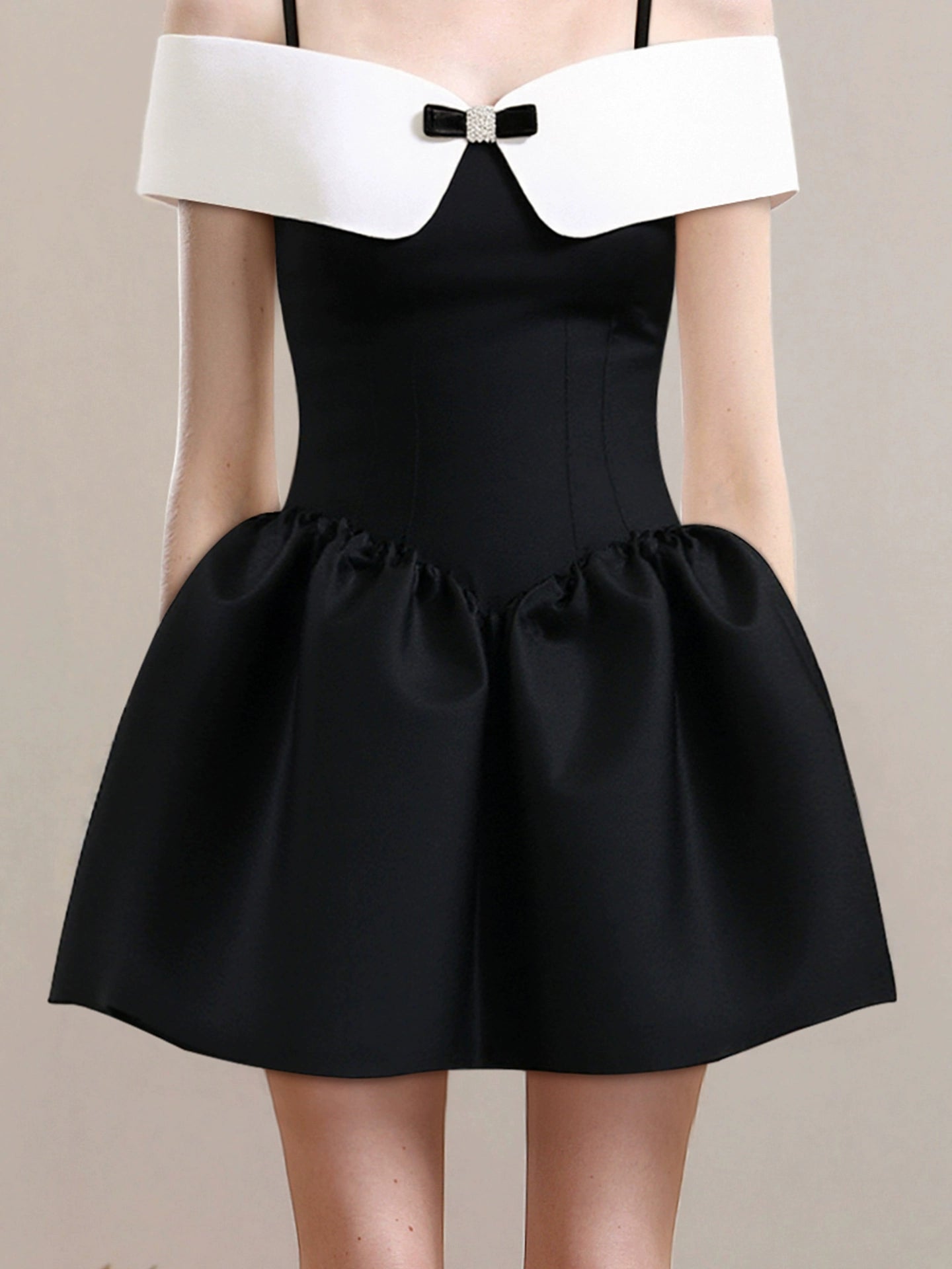CHECOCRE Stubble French fashion suspender off-the-shoulder black Hepburn-style dress  - TEAR ?