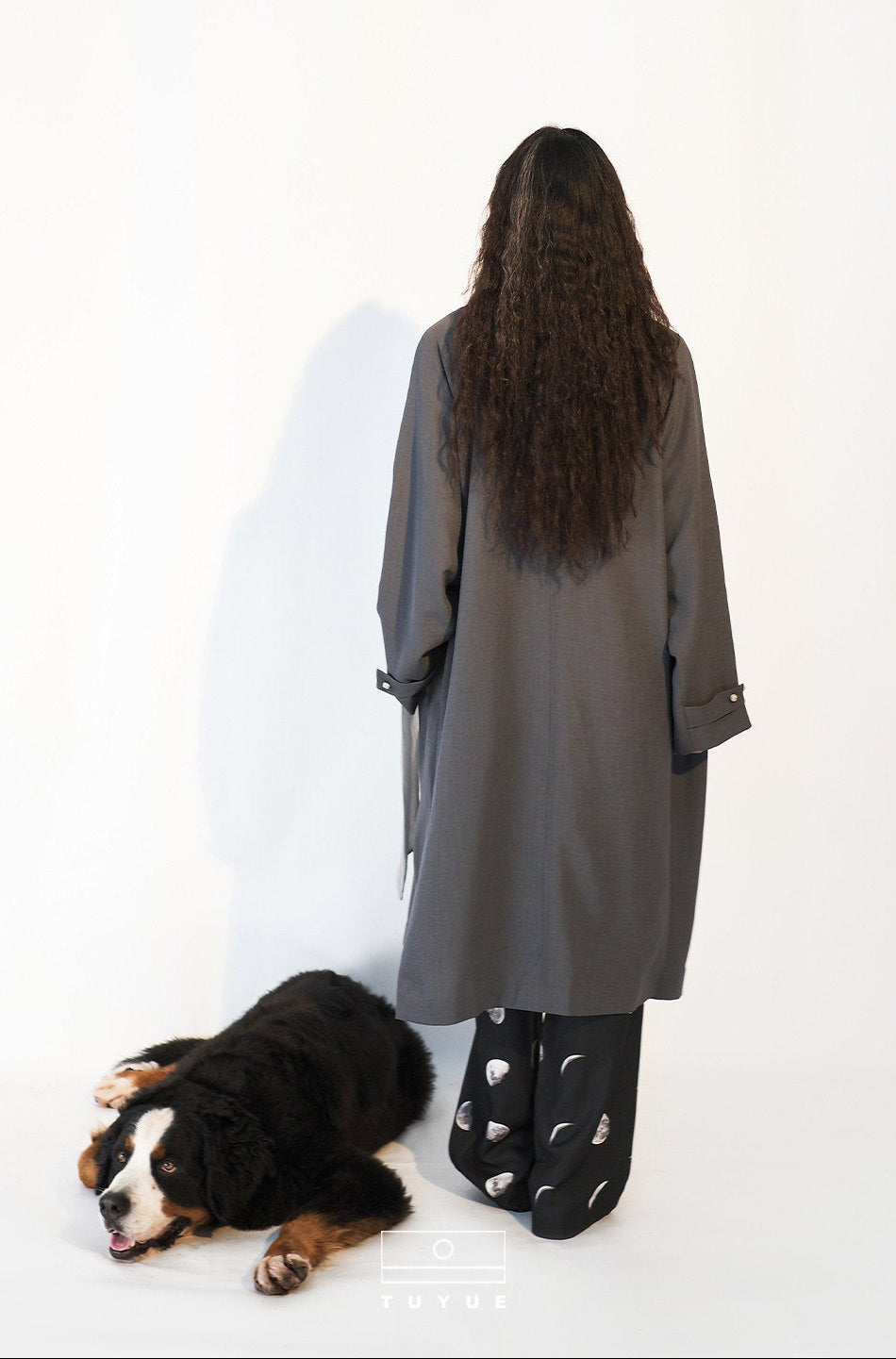 TUYUE Grey silhouette silk streamer long trench coat - CHRIS.