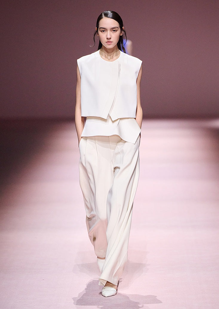 COMME MOI Lv Yan designer's curved placket cropped vest - POSEY.