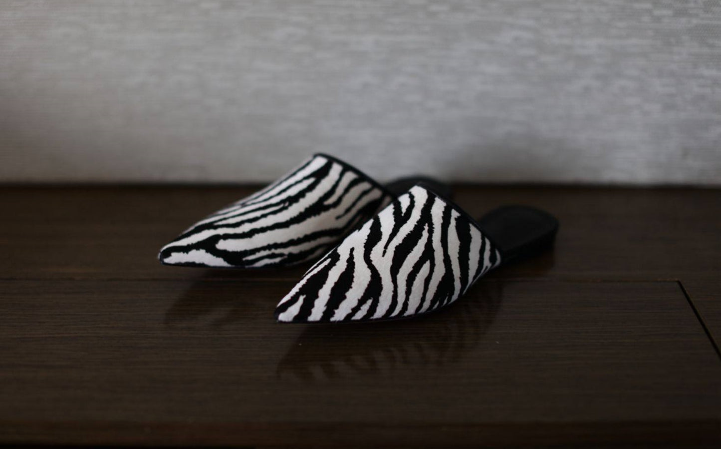 B-FEI zebra print pointed toe flip flat mules-MARK.