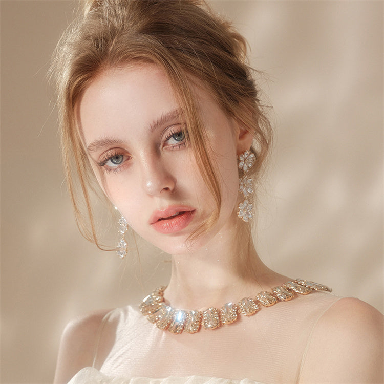 Wardrobes by Chen Elegant Gold Sun Flower Diamond Earrings-Unii