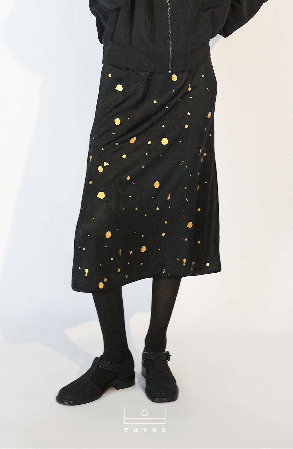 TUYUE Style Black Acetate Satin Hot Stamping Slit Skirt - LUCA.